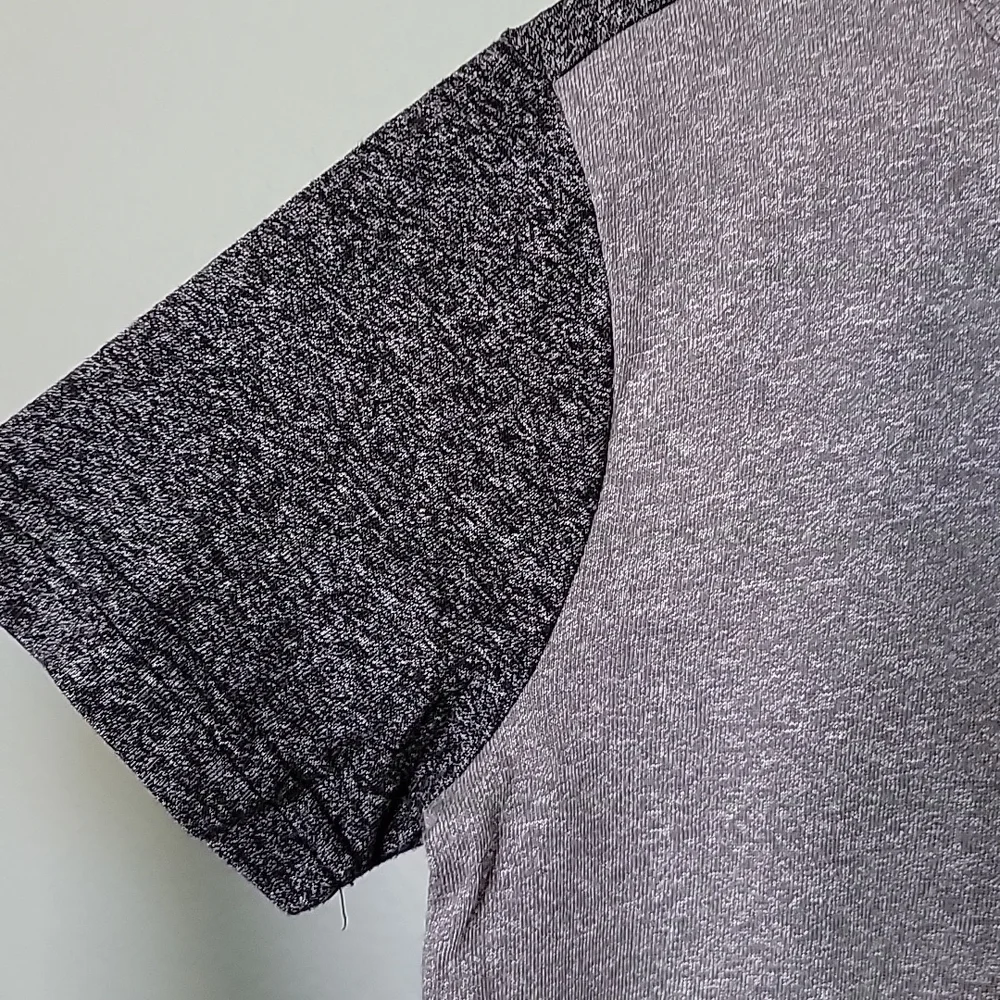 Gymboree small 5-6 gray colorblock tee